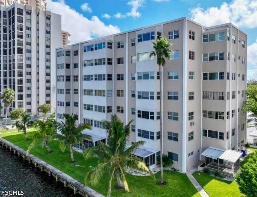 Property Photo: 1900 Clifford Street 204 FL 33901