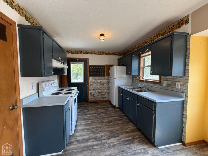 Property Photo:  301 South Street Court  AR 72634 