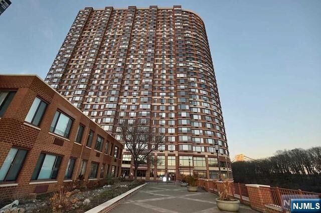 Property Photo:  100 Old Palisade Road 2011  NJ 07024 