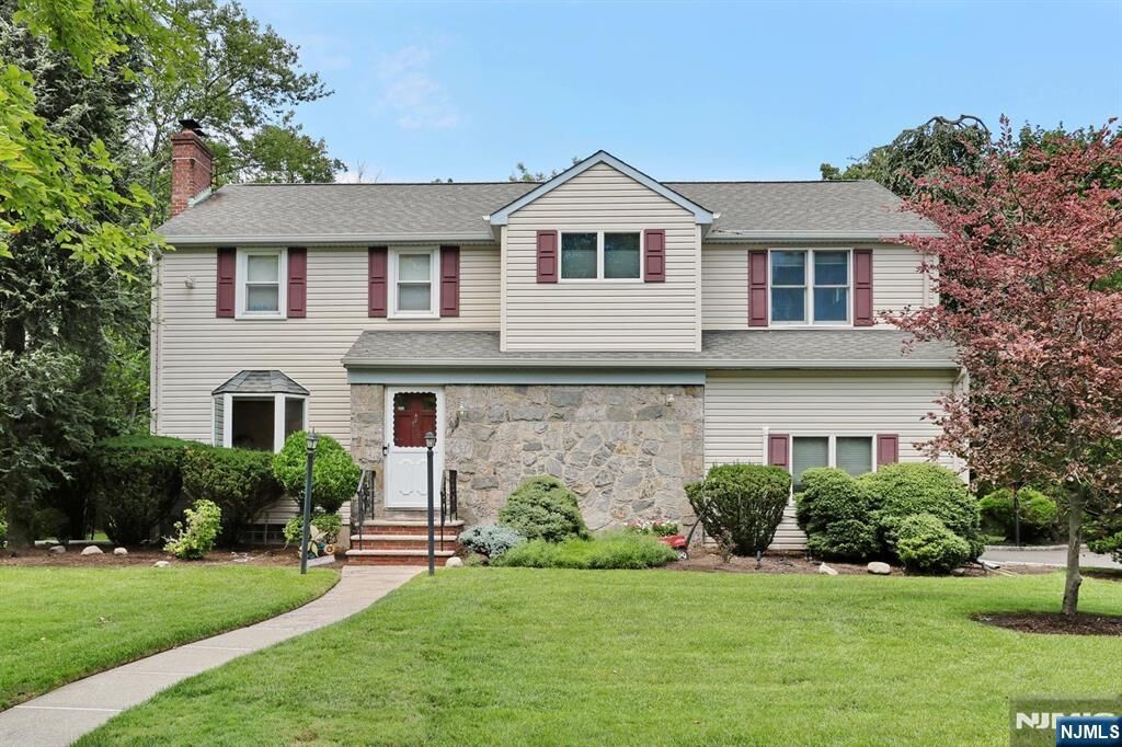 Property Photo:  434 Hasbrouck Boulevard  NJ 07649 