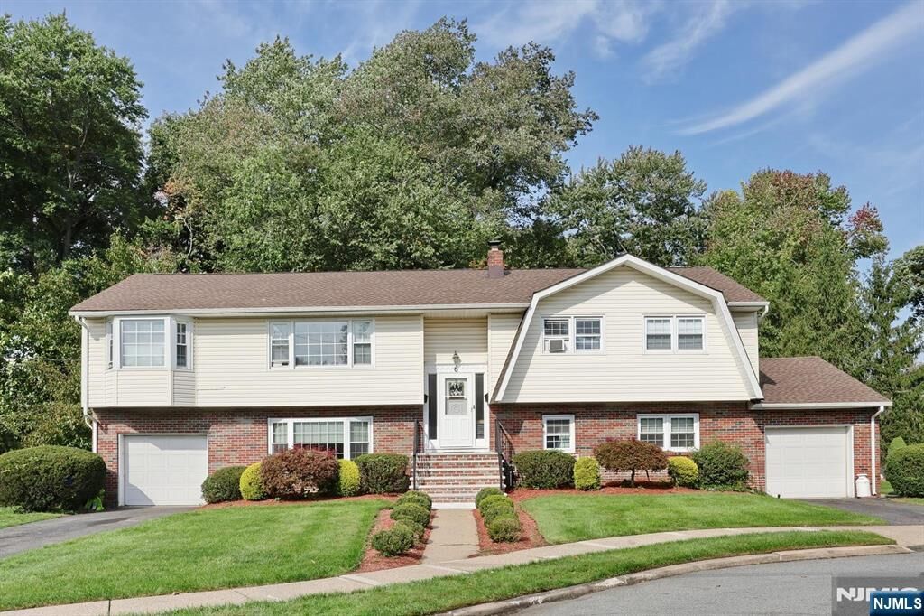 Property Photo: 6 Glen Court NJ 07675
