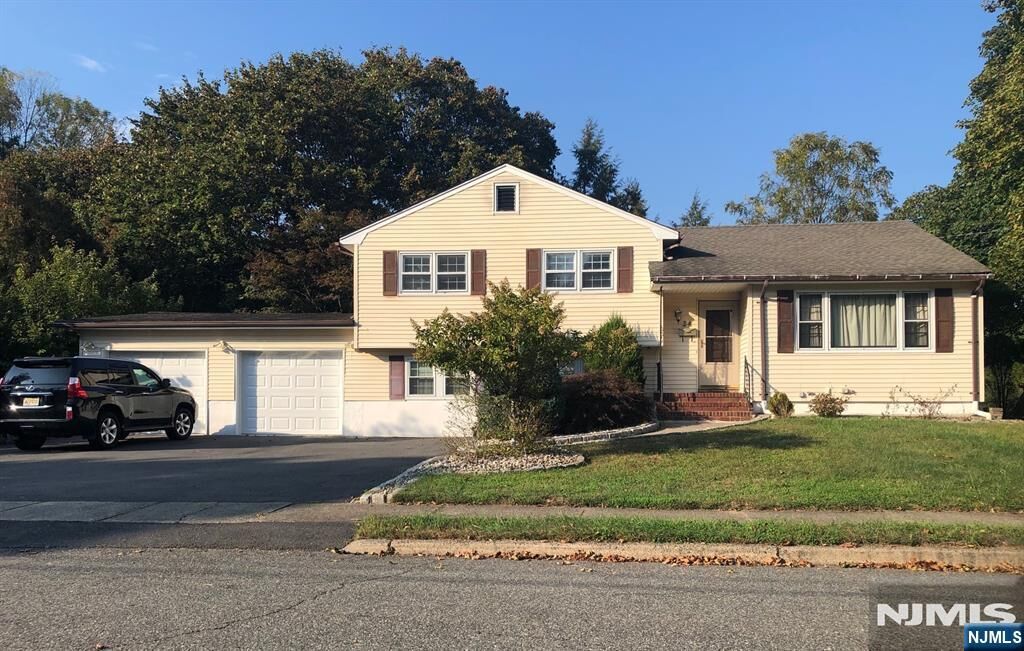 Property Photo:  34 Cathyann Court  NJ 07470 