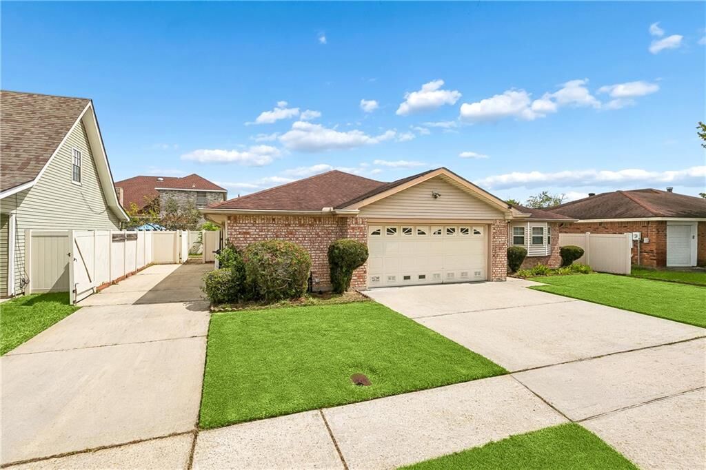 Property Photo:  2061 Saulet Place  LA 70058 