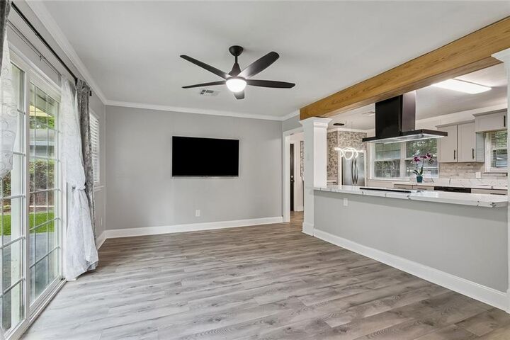 Property Photo: 6100 Stratford Place LA 70131
