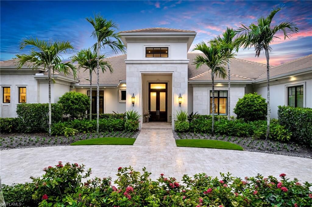 Property Photo:  385 Colony Dr  FL 34108 