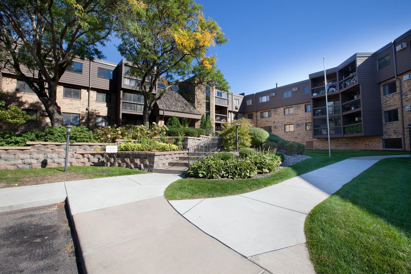 Property Photo:  999 41st Avenue NE 212  MN 55421 