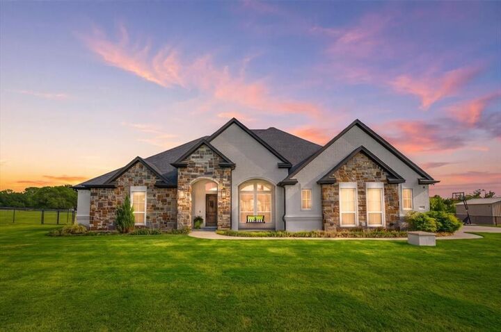 Property Photo:  1017 Moriah Road  TX 76087 