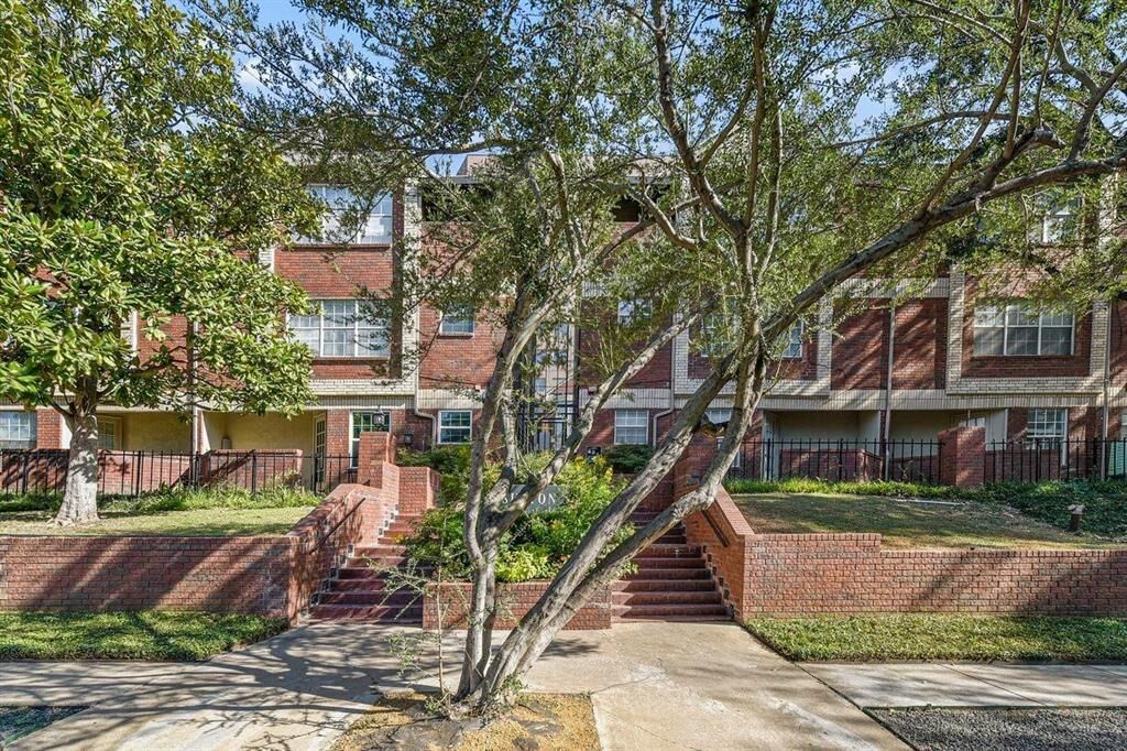 Property Photo: 3100 Cole Avenue 211 TX 75204