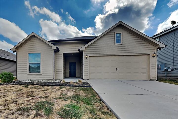 Property Photo:  8304 Smokey Creek Pass  TX 76179 