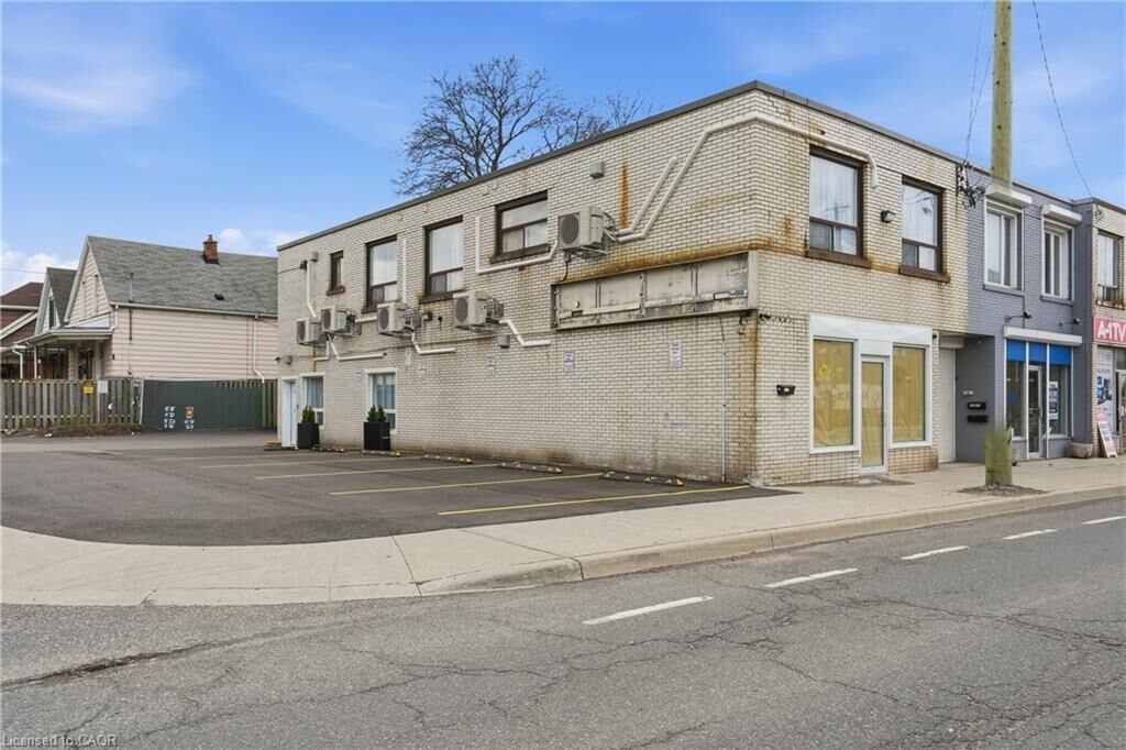 Property Photo:  1110 Cannon Street E C  ON L8L 2J6 