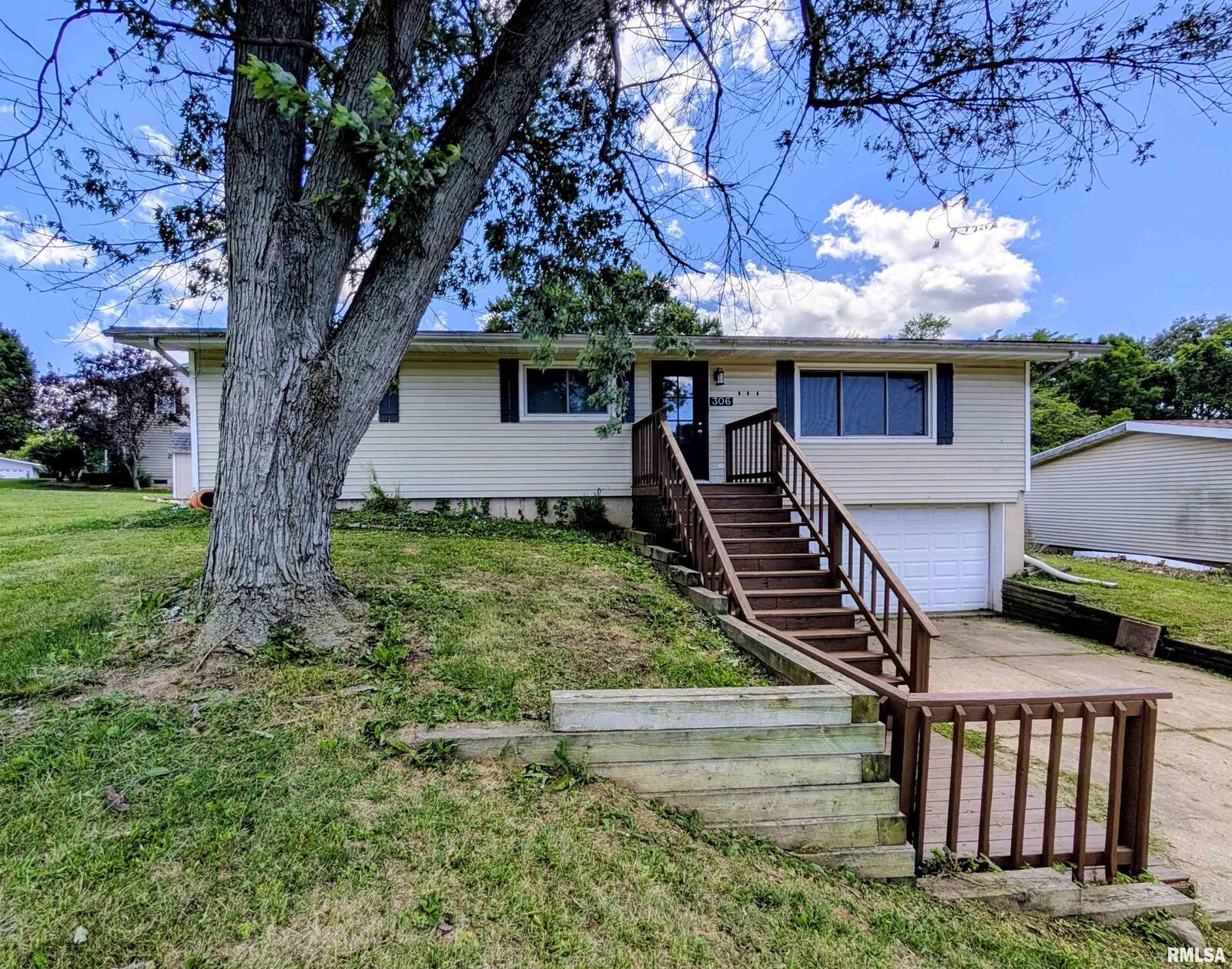 Property Photo: 306 Pontiac Road IL 61554