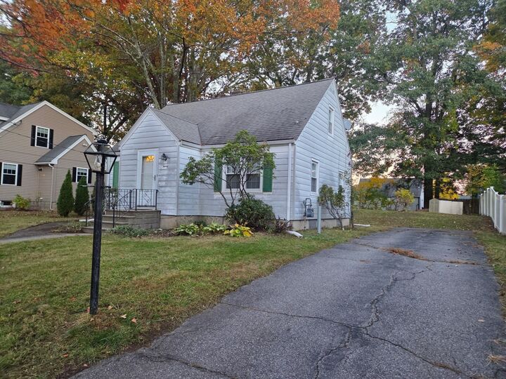 Property Photo:  20 Ridgewood Rd  MA 01606 