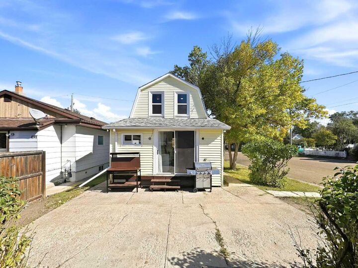 Property Photo:  499 2 Street SW  AB T0J 0Y6 