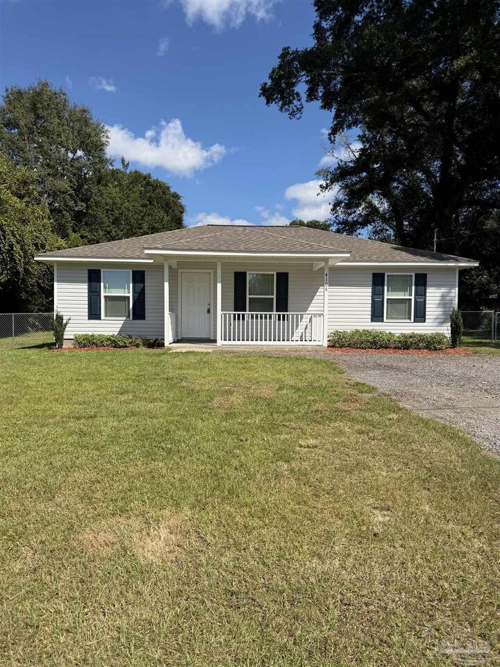 Property Photo:  4108 Lawrence Ave  FL 32571 
