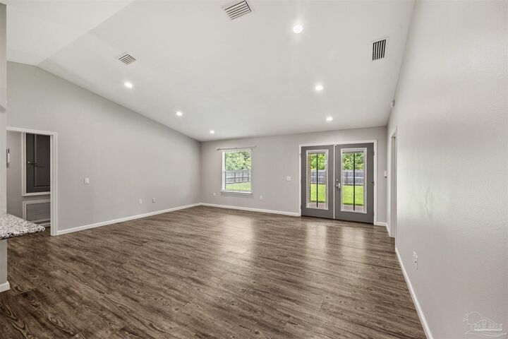 Property Photo: 5622 Riviera Dr FL 32583