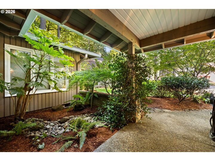 Property Photo: 17280 SW Oakenshield Ct OR 97224