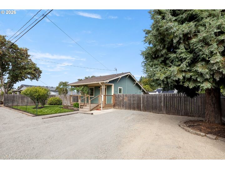 Property Photo: 9929 SE Brandeis St OR 97015