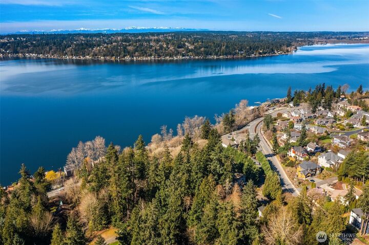 Property Photo:  11 Xx E Lake Sammamish Parkway NE  WA 98074 