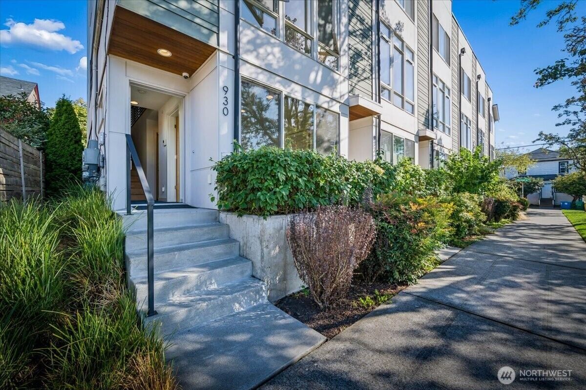 Property Photo:  930  28th Avenue S  WA 98144 