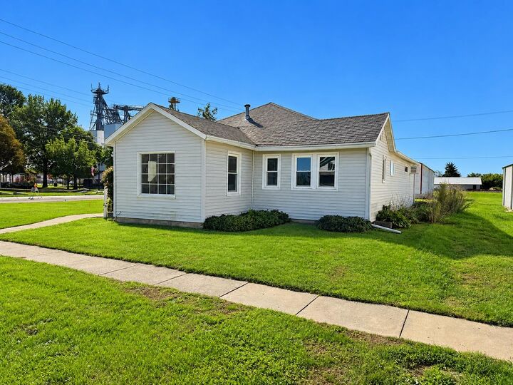 Property Photo: 304 W Claremont Street IL 61046