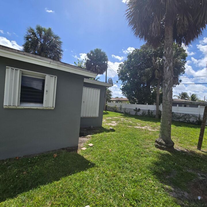 Property Photo:  3860 NW 8th Place  FL 33311 