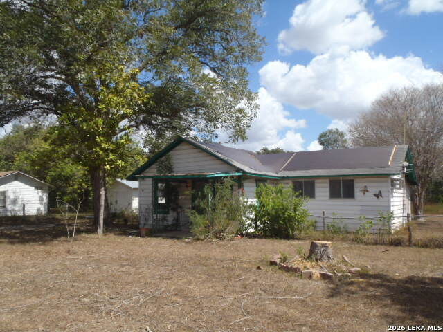 Property Photo:  921 Pecan St  TX 78155 