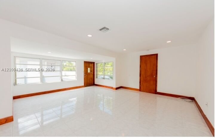Property Photo:  1131 SW 14th Ave 1  FL 33135 