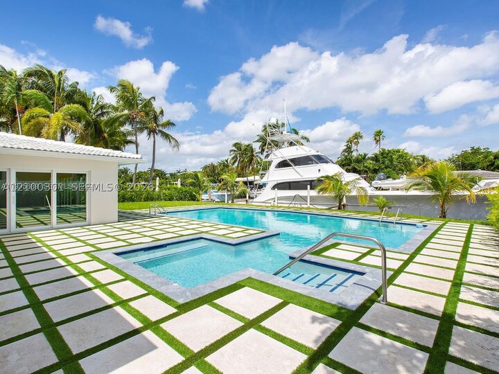 Property Photo:  2025 Keystone Blvd  FL 33181 