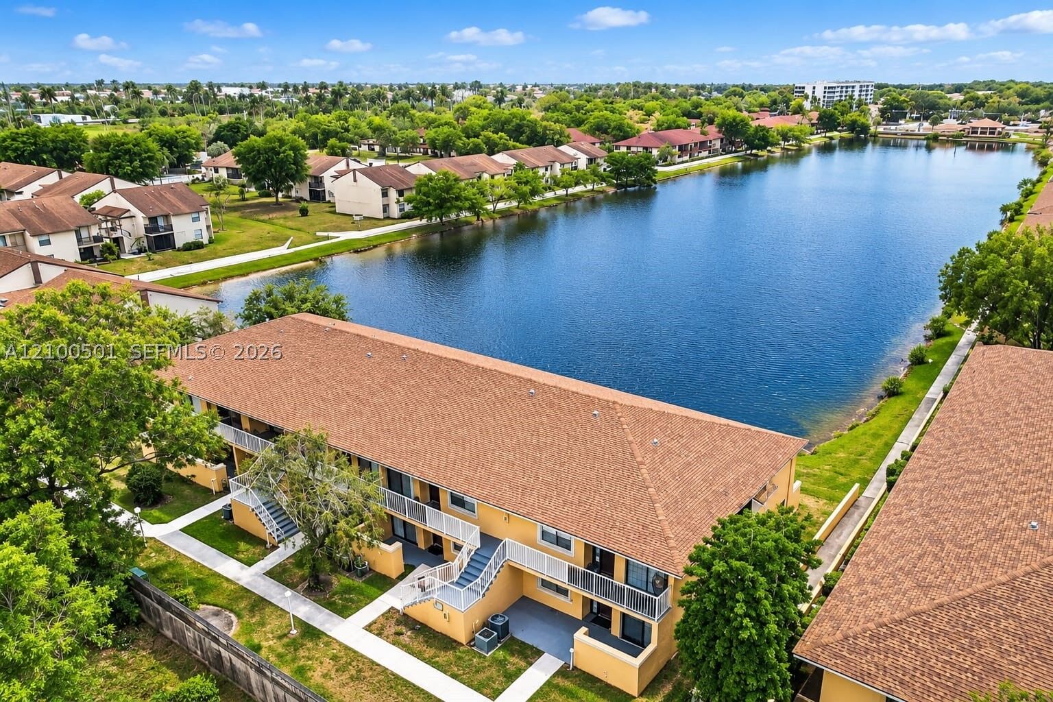 Property Photo:  400 NW 214 St 104-22  FL 33169 