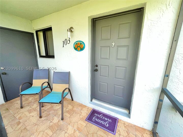 Property Photo: 153 Lakeview Dr 103 FL 33326
