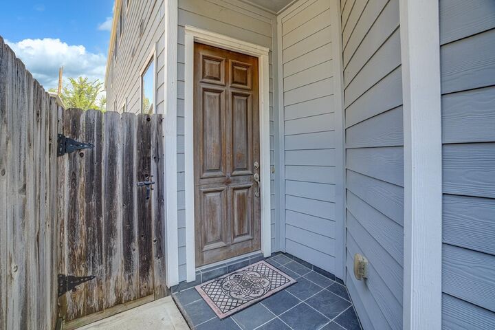 Property Photo:  829 W 20th Street  TX 77008 