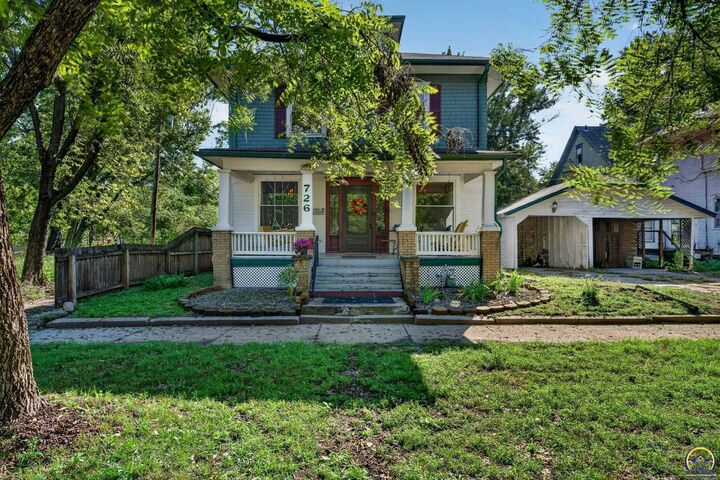 Property Photo:  726 SW Buchanan St  KS 66606 