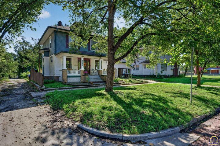 Property Photo: 726 SW Buchanan St KS 66606
