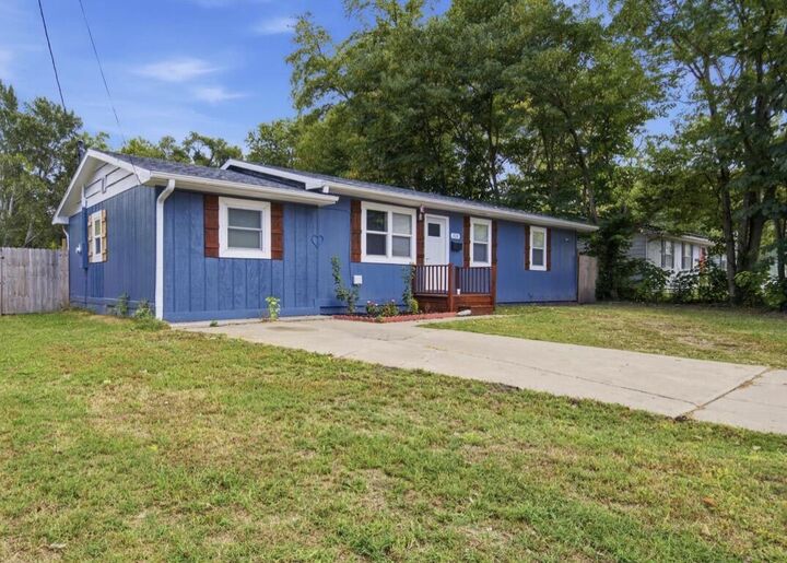Property Photo:  1728 N Oak Grove Avenue  MO 65803 