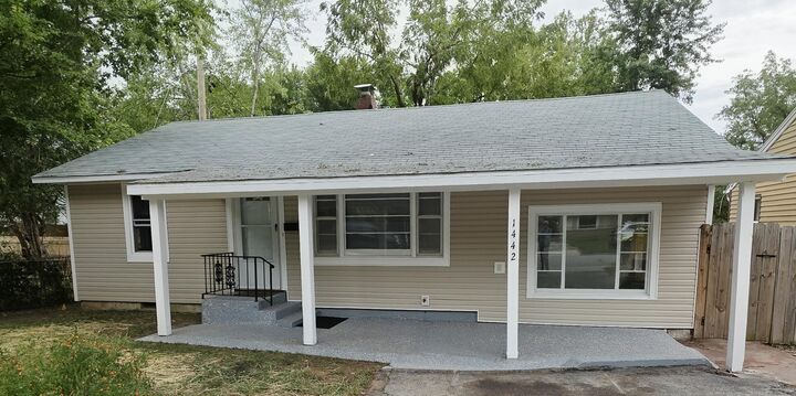 Property Photo: 1422 E Blaine Street MO 65803