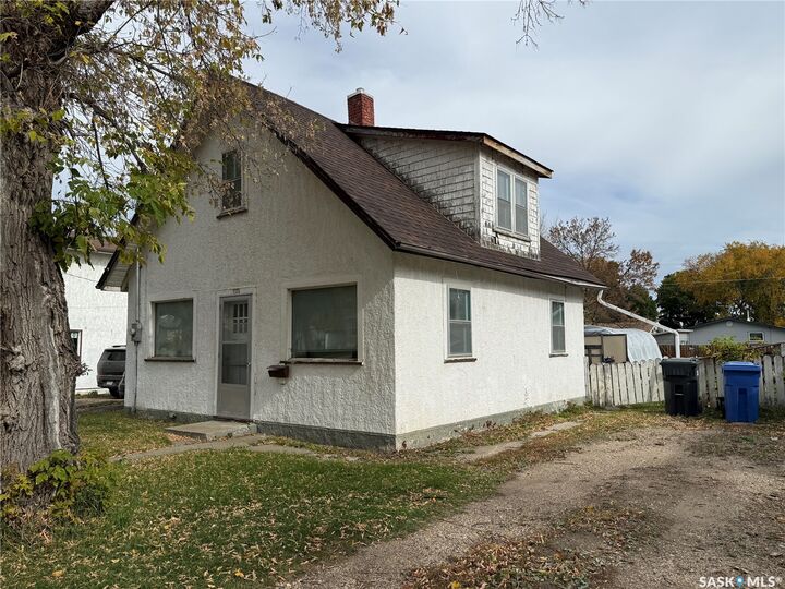 Property Photo:  133 Wellington Avenue  SK S3N 1Y4 