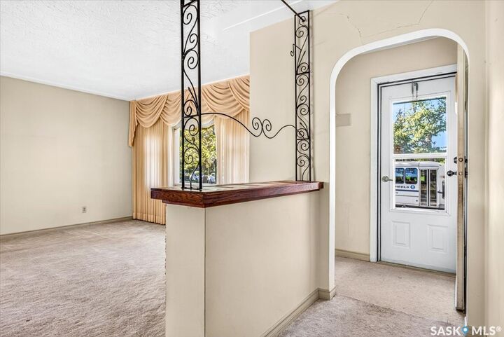 Property Photo:  617 Aberdeen Crescent  SK S4T 6A9 