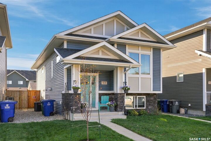 Property Photo:  919 Kolynchuk Bend  SK S7T 0V9 