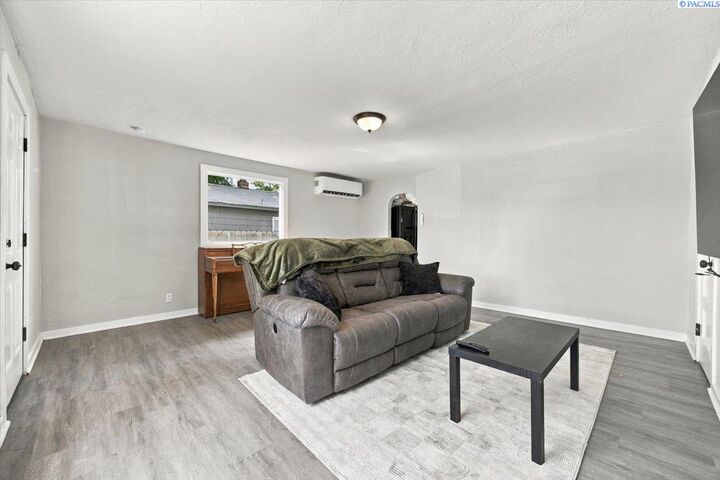 Property Photo:  1216 S 3rd Ave  WA 99301 
