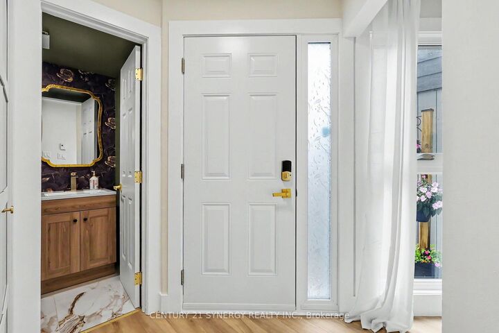 Property Photo: 71 Compata Way ON K1B 4X1