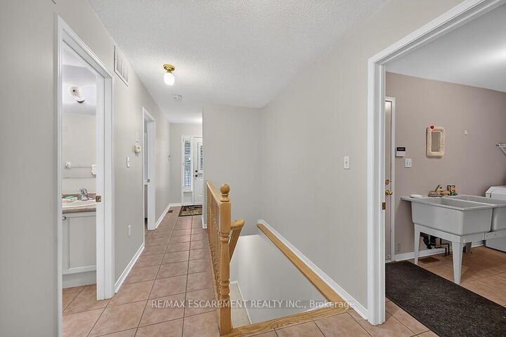 Property Photo:  166 Toby Crescent  ON L8T 2P2 