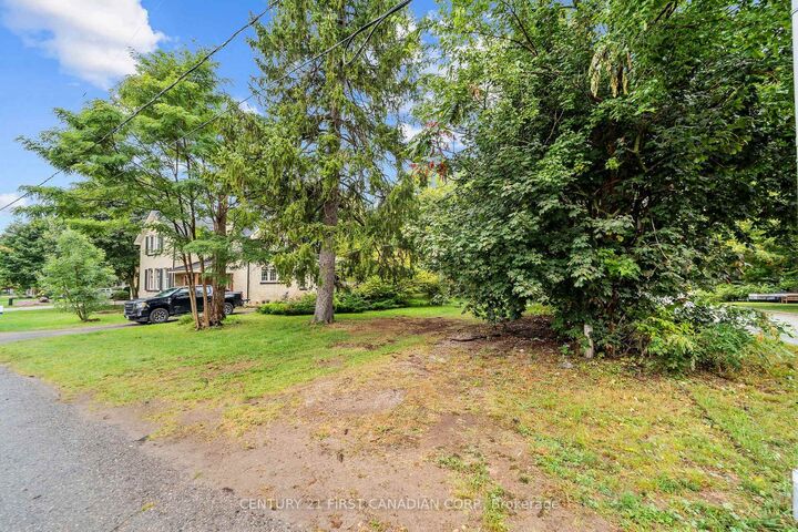 Property Photo:  192 Church Street  ON N0M 1A0 