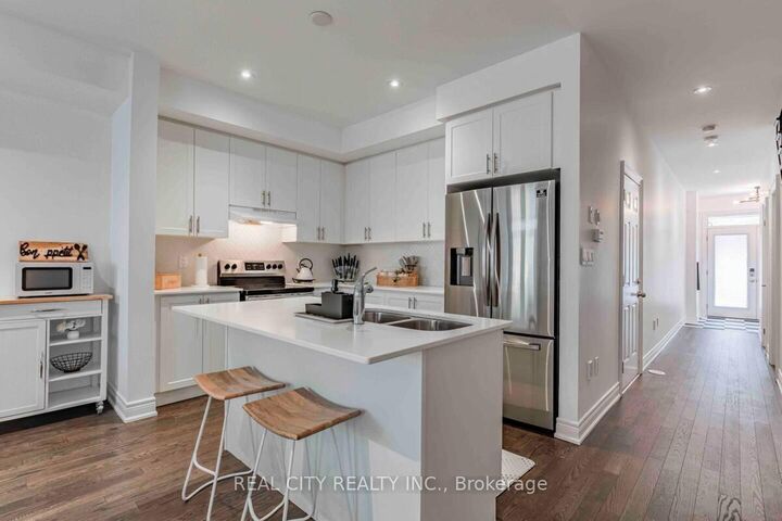 Property Photo:  48 Hiawatha Court  ON L4L 0J2 