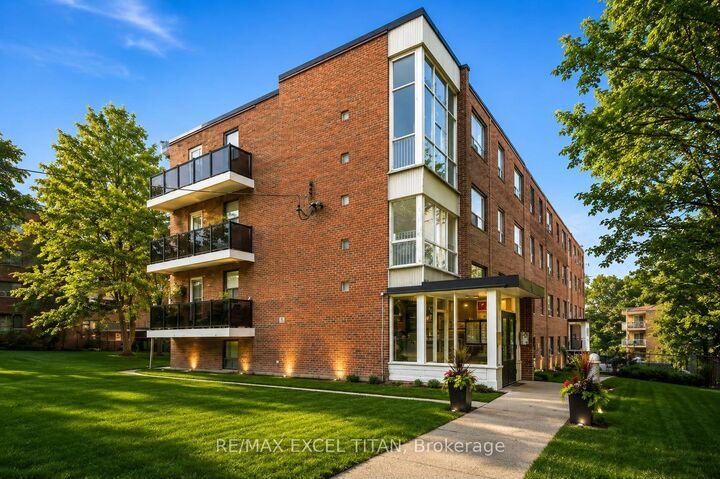Property Photo:  4 Hill Heights Road 406  ON M8Y 1Z1 