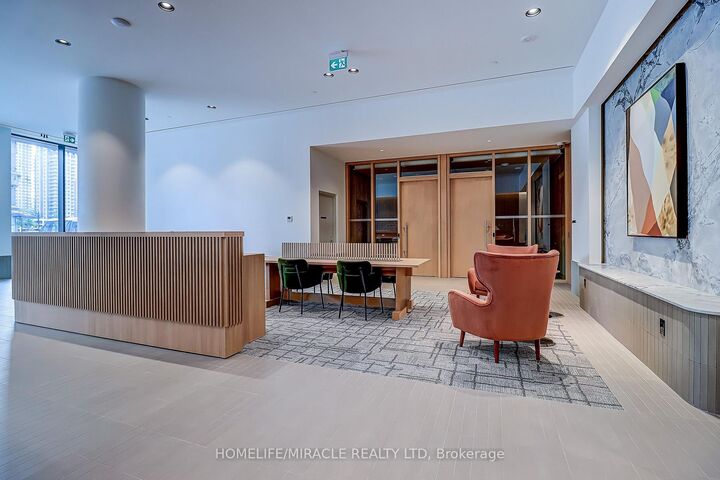 Property Photo:  395 Square One Drive 2211  ON L5B 0P6 