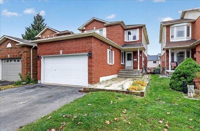 Property Photo:  8 Vail Meadows Crescent Upper  ON L1C 4T1 