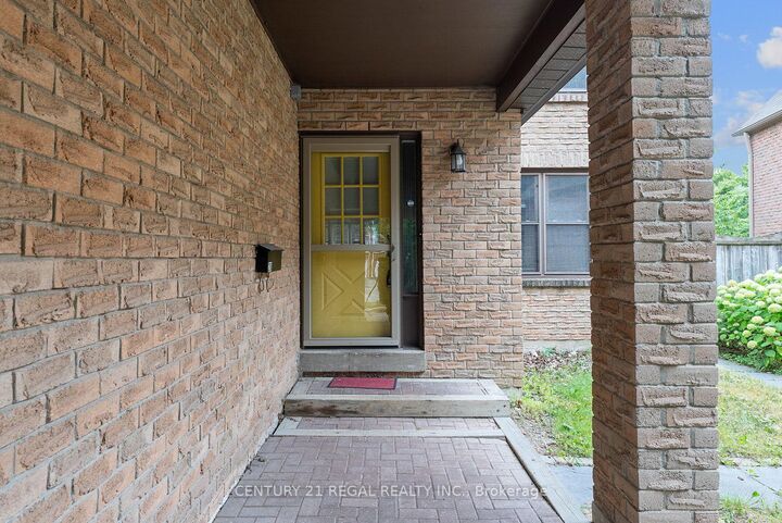 Property Photo:  28 Ecclesfield Drive  ON M1W 3J6 