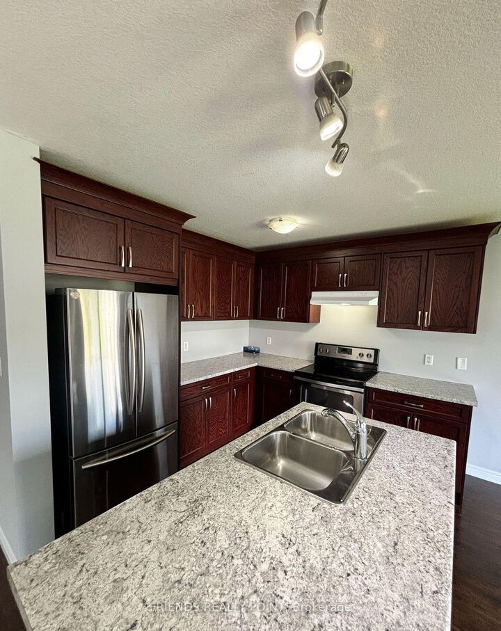 Property Photo:  1844 Foxridge Crescent  ON N7G 5B4 