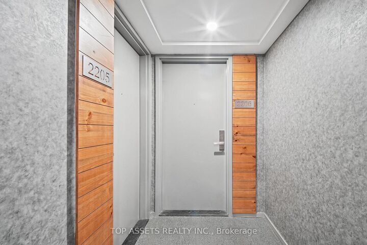 Property Photo:  5 St. Joseph Street 2206  ON M4Y 1Z3 