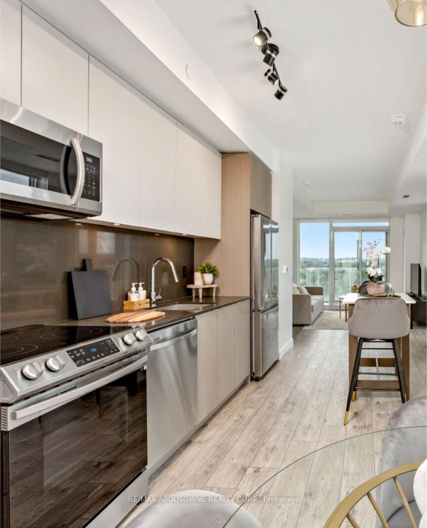 Property Photo:  125 Bronte Road A0815  ON L6L 3C1 